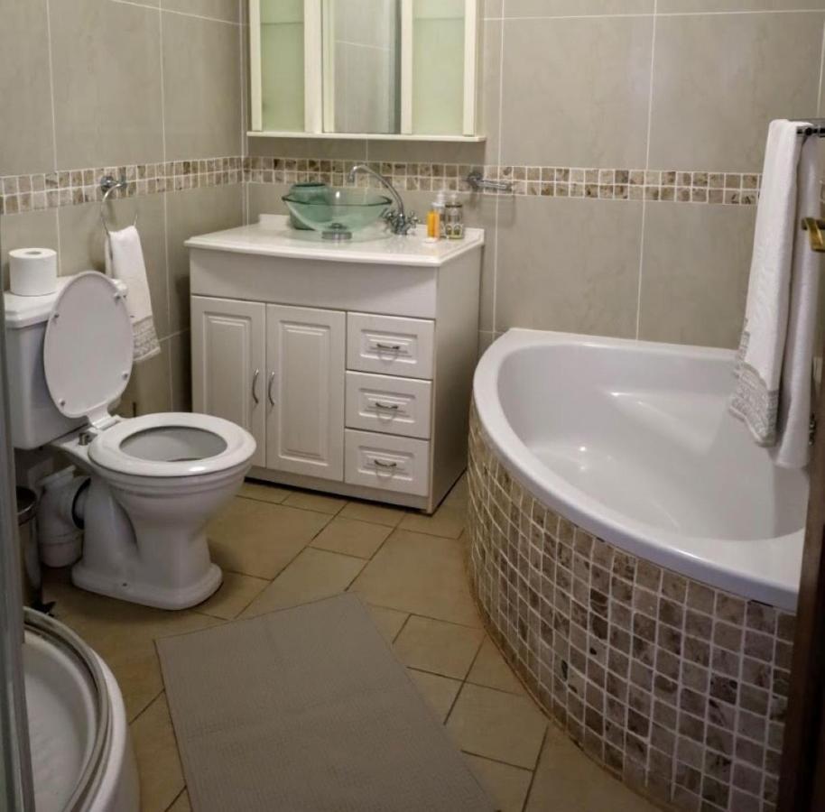 Mountain Rose Guesthouse Louis Trichardt Exteriör bild
