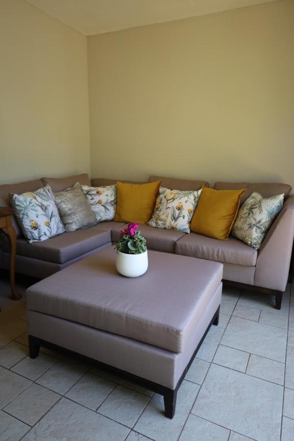 Mountain Rose Guesthouse Louis Trichardt Exteriör bild